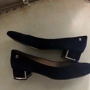 CHANEL Blue pumps with Gold Accents